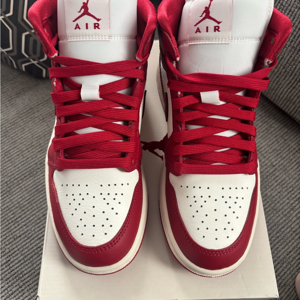 Nike women’s Air Jordan 1 Mid Varsity Red and White High-Top. Brand New - Picture 3 of 11